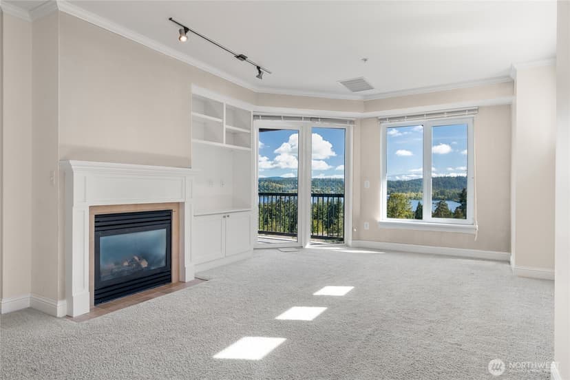 Property photo for 18707 SE Newport Way #410, Issaquah photo 3