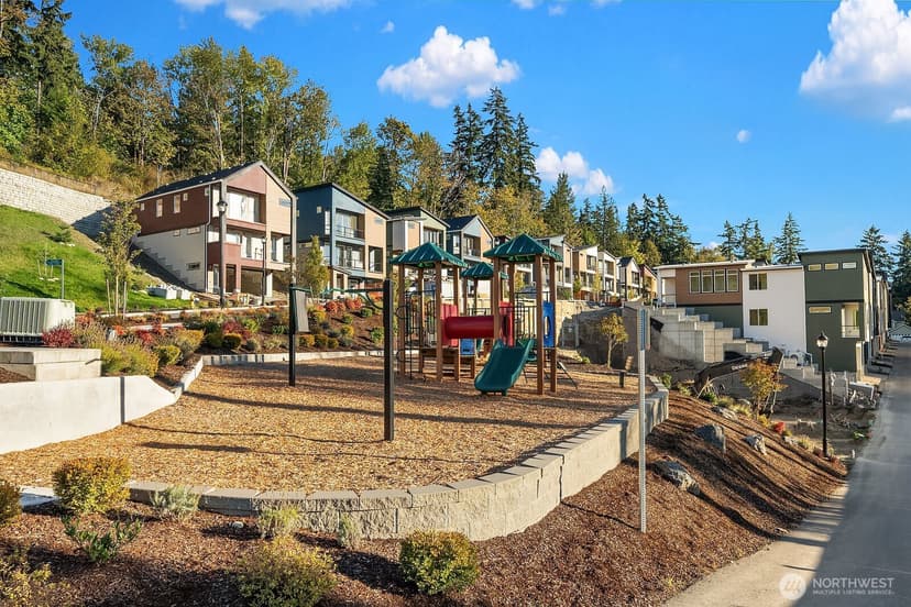 Property photo for 4004 Aberdeen Way NE, Renton photo 35
