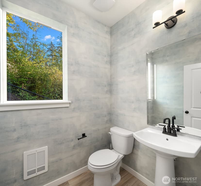 Property photo for 4004 Aberdeen Way NE, Renton photo 17
