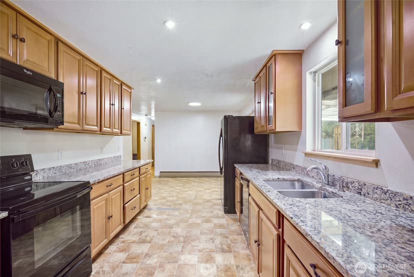 Property photo for 9207 Yakima Avenue S, Tacoma photo 13