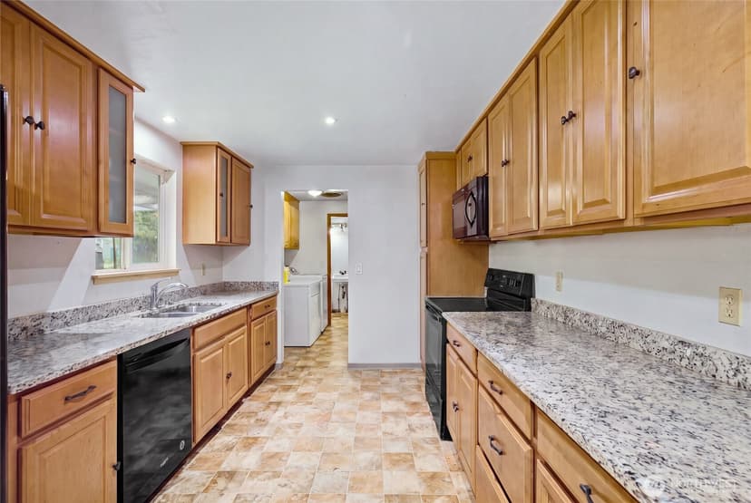 Property photo for 9207 Yakima Avenue S, Tacoma photo 11