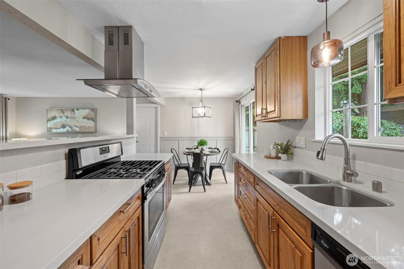 Property photo for 5830 176th Street SW, Lynnwood photo 12