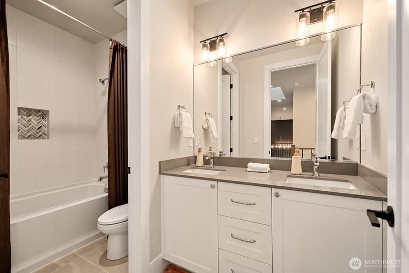 Property photo for 14514 SE 14th Street, Bellevue photo 32
