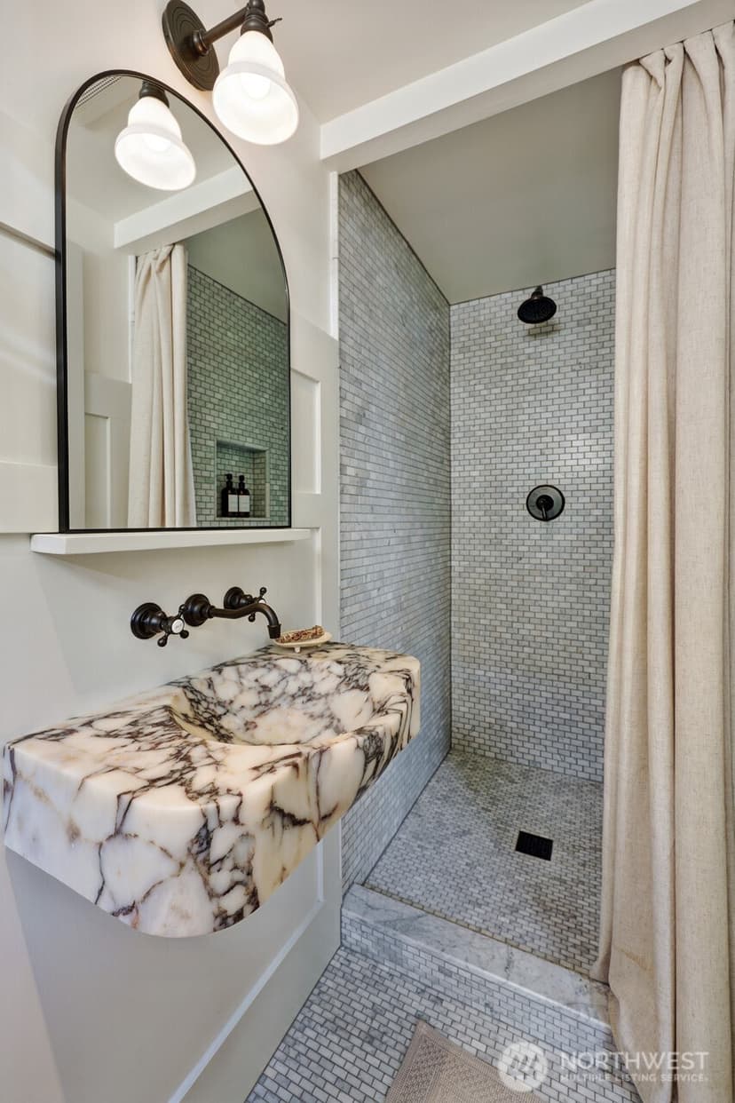 Property photo for 5507 12th Avenue NE, Seattle photo 18