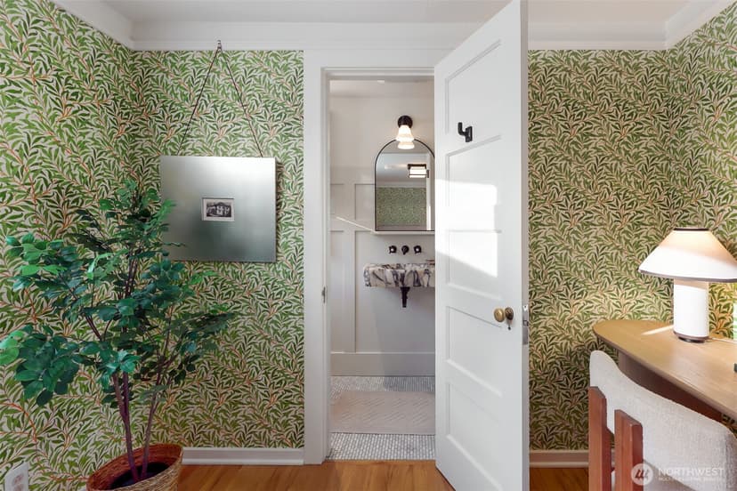 Property photo for 5507 12th Avenue NE, Seattle photo 17