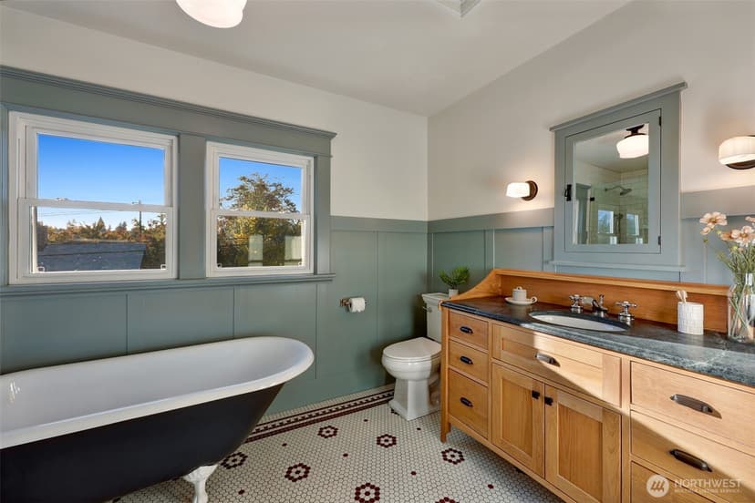 Property photo for 5507 12th Avenue NE, Seattle photo 29
