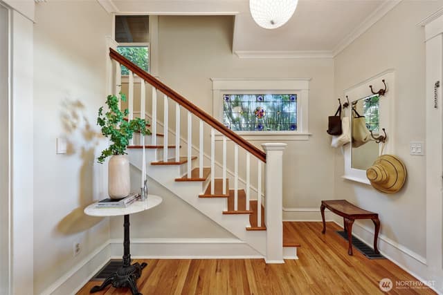 Property photo for 5507 12th Avenue NE, Seattle photo 2