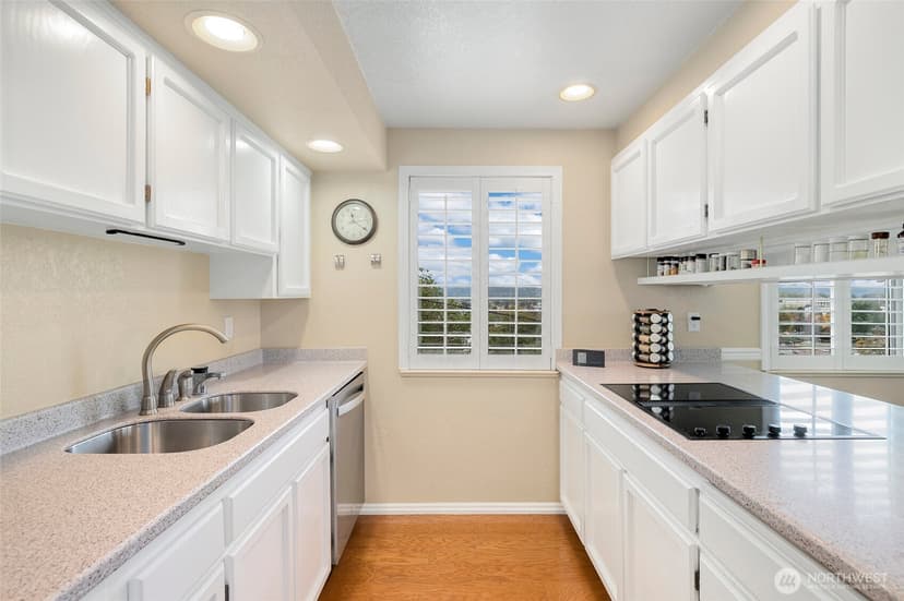 Property photo for 317 Kennebeck Avenue S #204, Kent photo 11