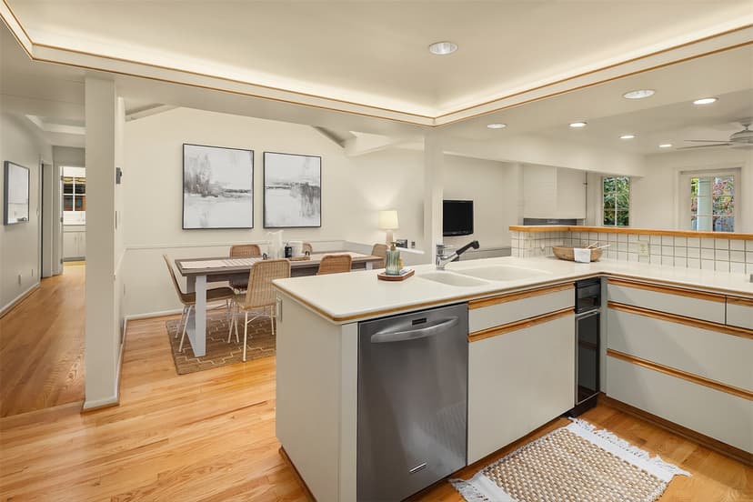 Property photo for 5209 55th Avenue NE, Seattle photo 12