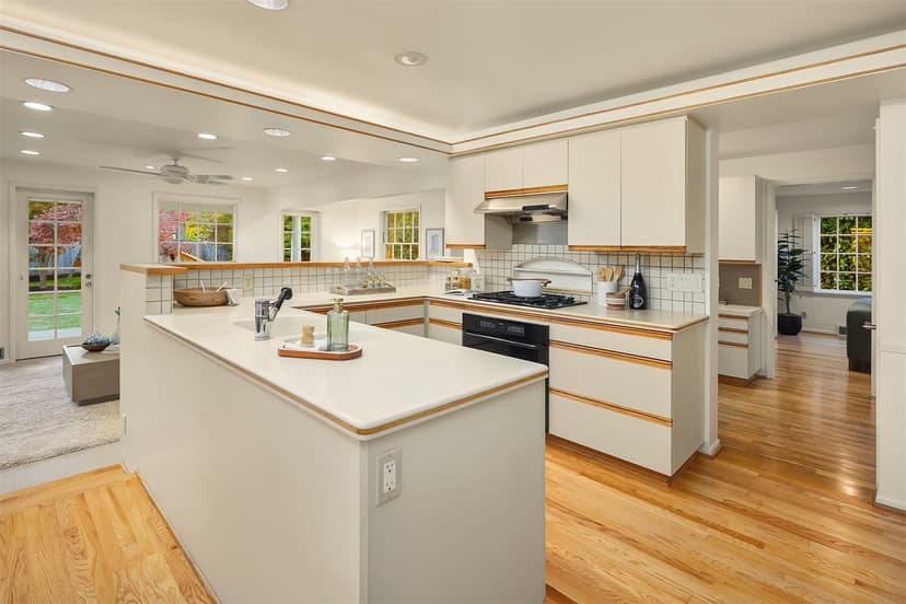 Property photo for 5209 55th Avenue NE, Seattle photo 10