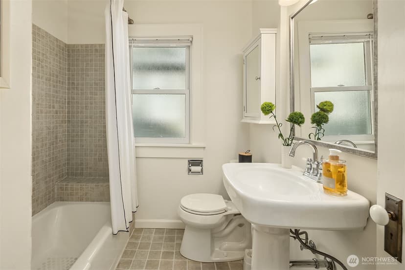 Property photo for 1960 26th Avenue E, Seattle photo 17