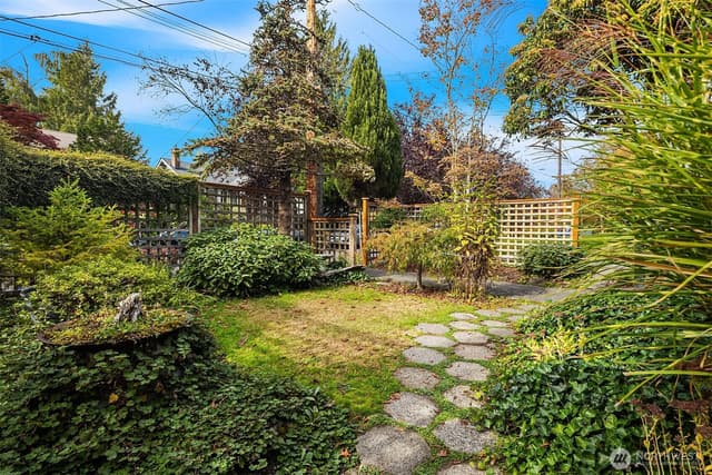 Property photo for 1960 26th Avenue E, Seattle photo 3