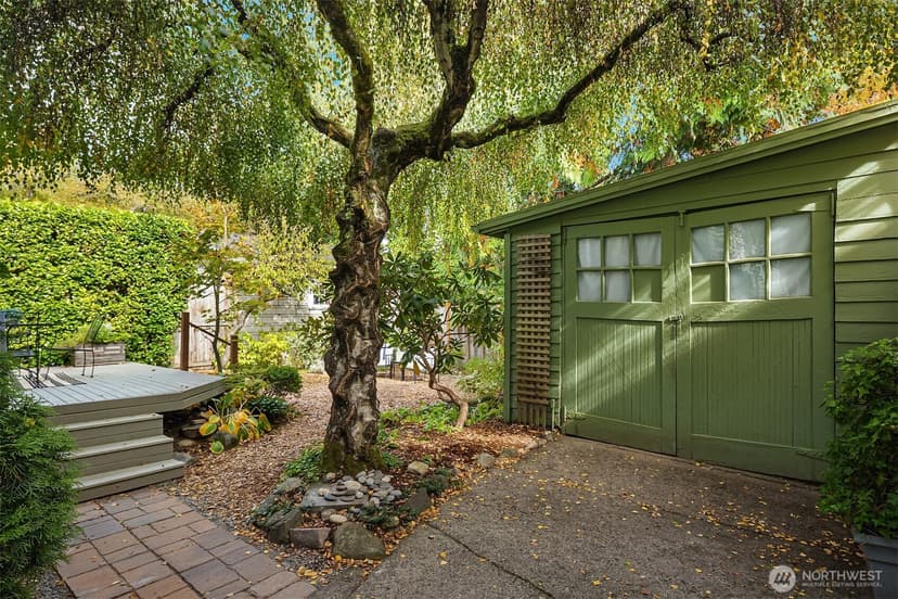 Property photo for 1960 26th Avenue E, Seattle photo 28
