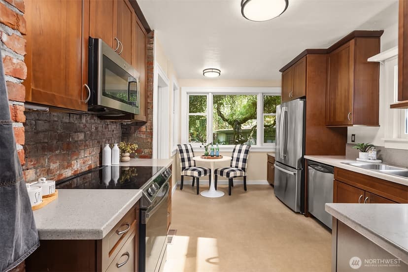 Property photo for 1960 26th Avenue E, Seattle photo 12