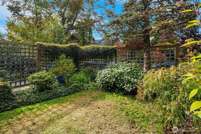 Property photo for 1960 26th Avenue E, Seattle photo 4