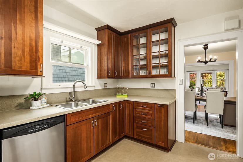 Property photo for 1960 26th Avenue E, Seattle photo 13