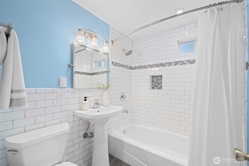 Property photo for 368 NW 48th Street, Seattle photo 11