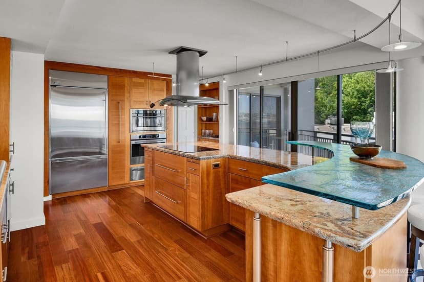 Property photo for 1111 Harbor Avenue SW #500, Seattle photo 14
