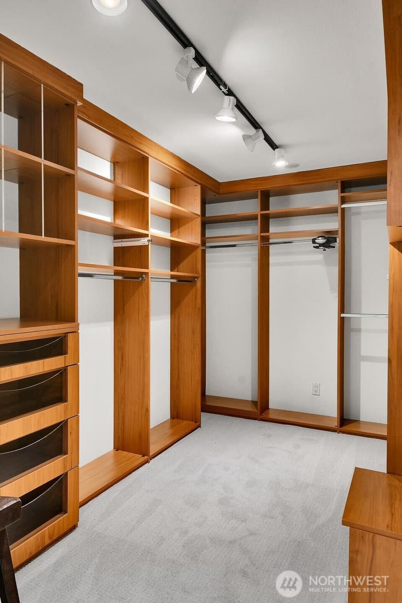 Property photo for 1111 Harbor Avenue SW #500, Seattle photo 27
