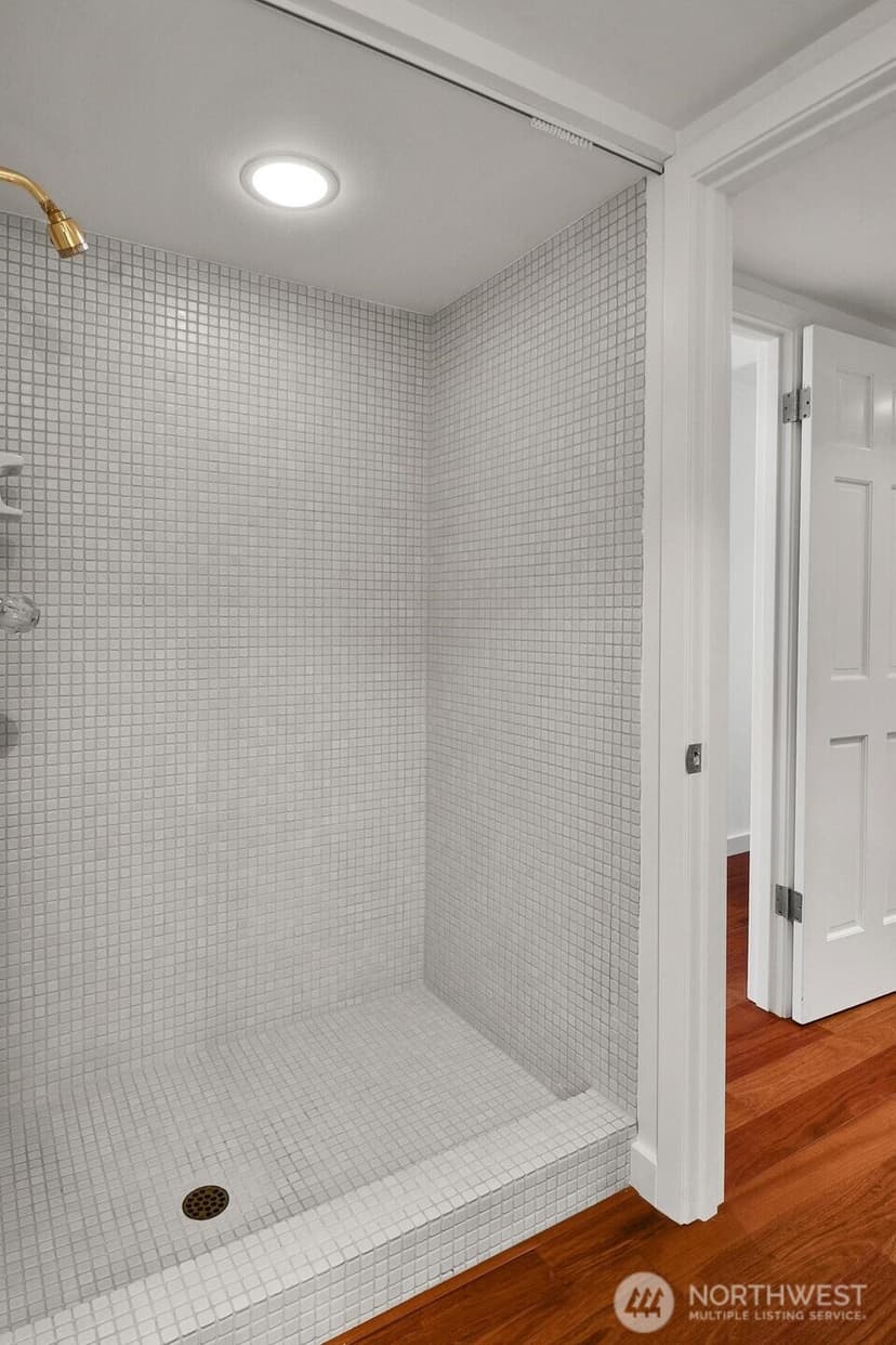 Property photo for 1111 Harbor Avenue SW #500, Seattle photo 30