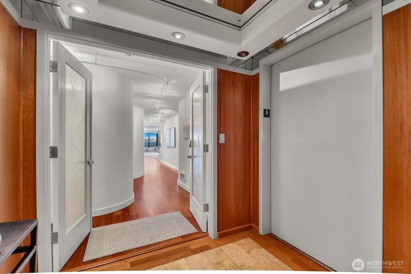 Property photo for 1111 Harbor Avenue SW #500, Seattle photo 4