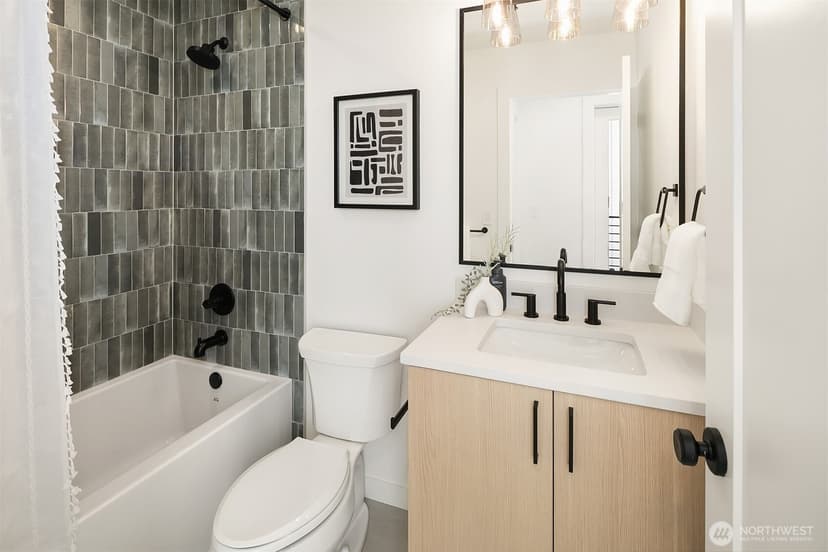Property photo for 2532 B 30th Avenue W, Seattle photo 7