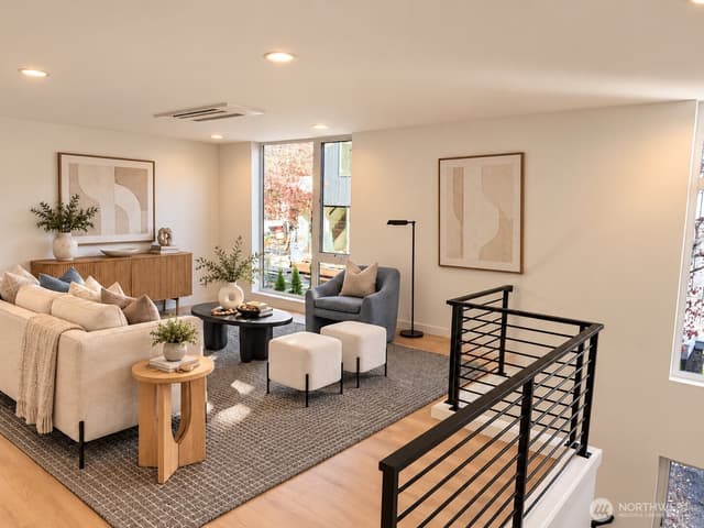 Property photo for 2532 B 30th Avenue W, Seattle photo 2
