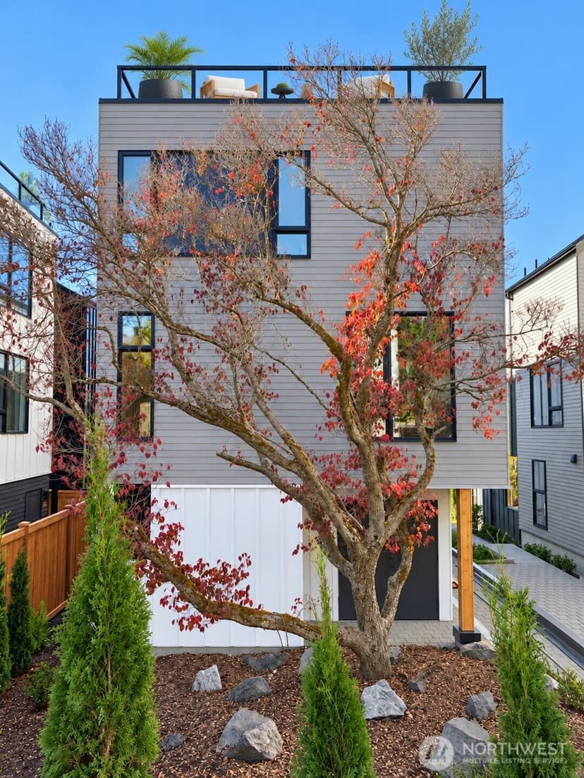Property photo for 2532 B 30th Avenue W, Seattle photo 13