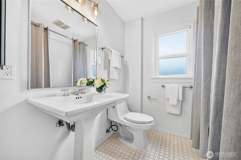 Property photo for 1606 42nd Avenue SW, Seattle photo 11