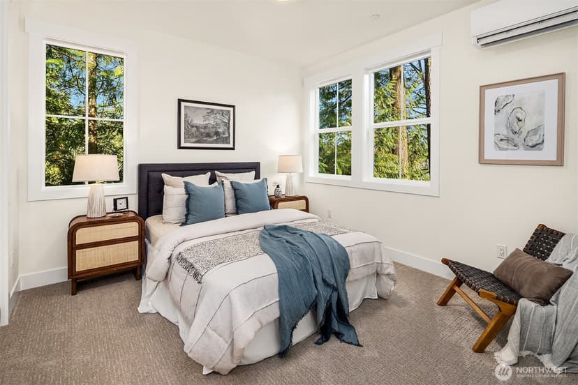Property photo for 11814 NE 103rd Place, Seattle photo 13