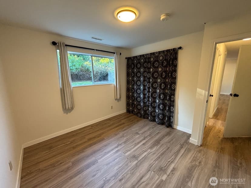 Property photo for 15509 Meridian Avenue N, Shoreline photo 31