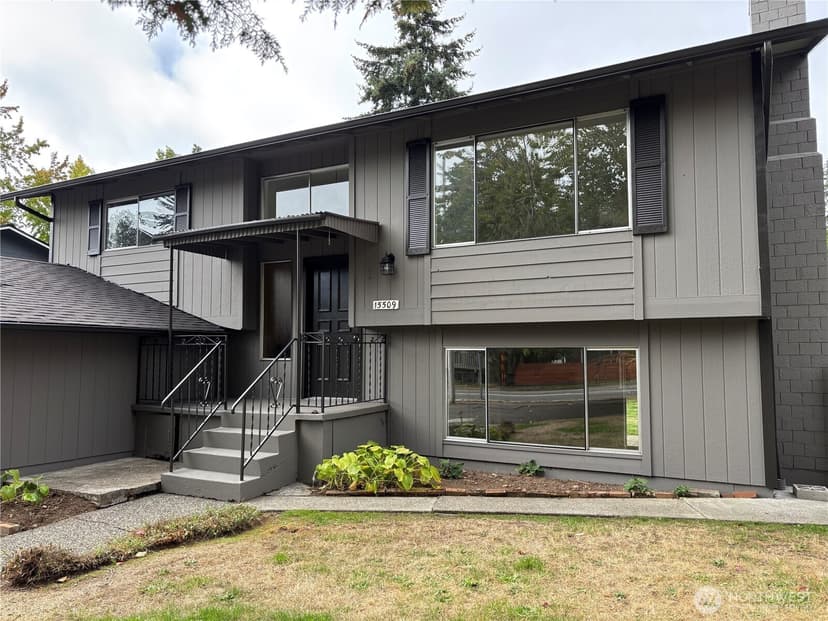Property photo for 15509 Meridian Avenue N, Shoreline photo 2