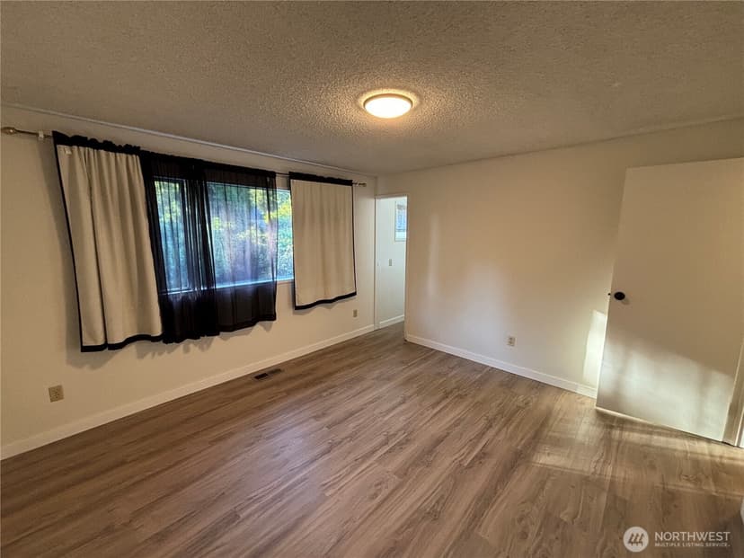 Property photo for 15509 Meridian Avenue N, Shoreline photo 21