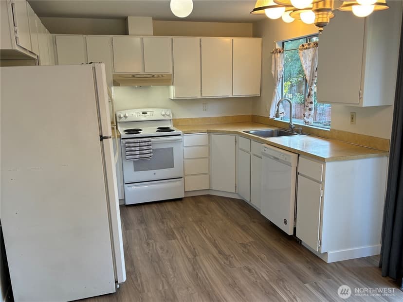 Property photo for 15509 Meridian Avenue N, Shoreline photo 14