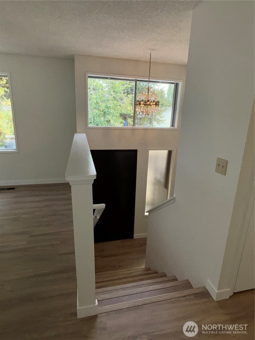 Property photo for 15509 Meridian Avenue N, Shoreline photo 5