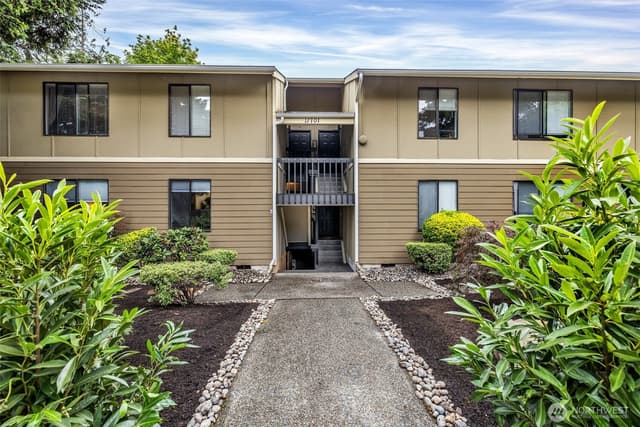 Property photo for 11701 100th Avenue NE #4, Kirkland photo 2