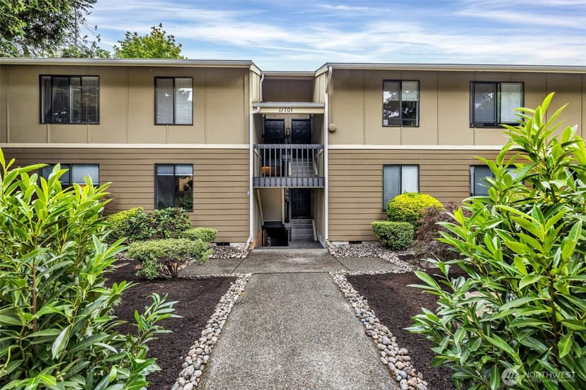 Property photo for 11701 100th Avenue NE #4, Kirkland photo 2