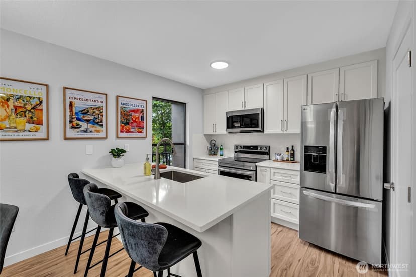 Property photo for 11701 100th Avenue NE #4, Kirkland photo 8