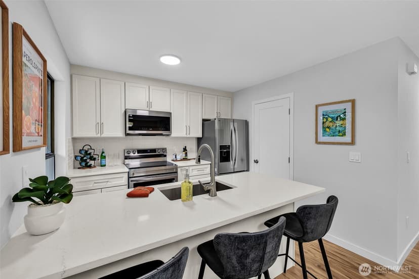 Property photo for 11701 100th Avenue NE #4, Kirkland photo 6