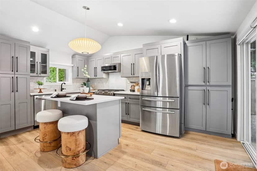 Property photo for 10030 37th Avenue SW, Seattle photo 12