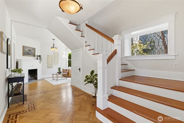 Property photo for 5246 12th Avenue NE, Seattle photo 4