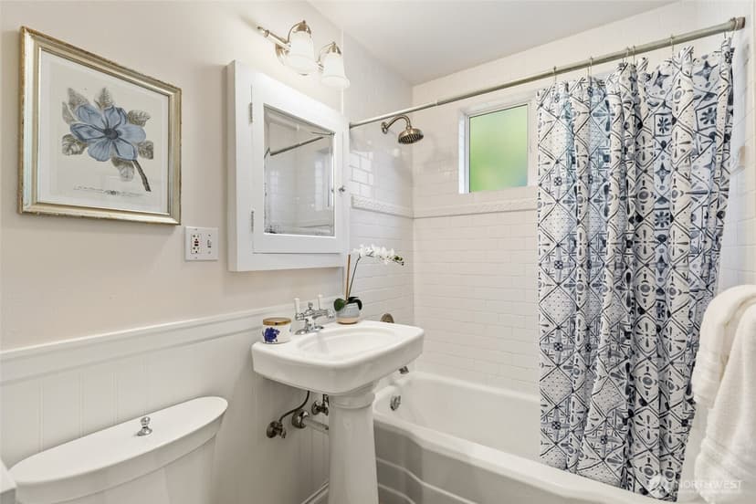 Property photo for 5246 12th Avenue NE, Seattle photo 19