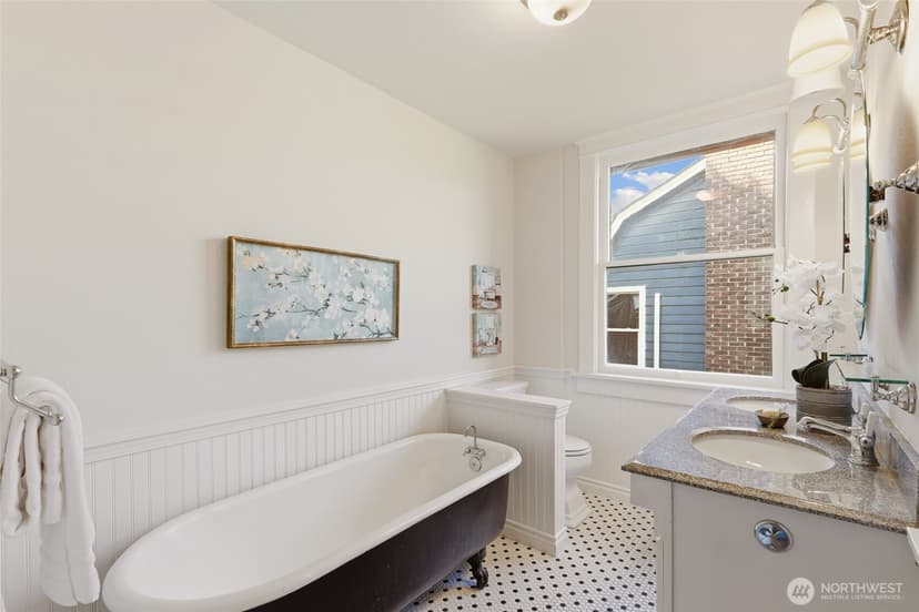 Property photo for 5246 12th Avenue NE, Seattle photo 25