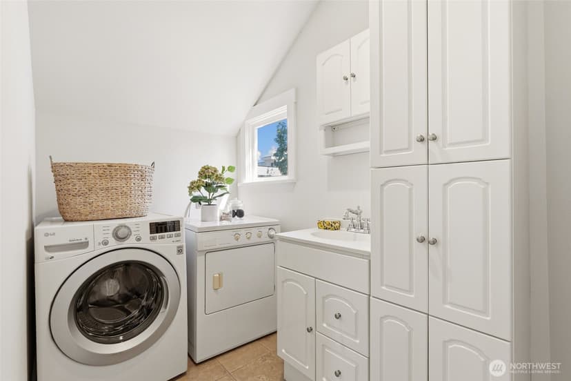 Property photo for 5246 12th Avenue NE, Seattle photo 27
