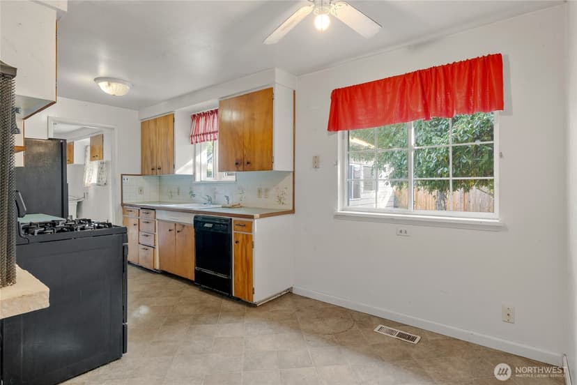 Property photo for 1211 N 173rd Street, Shoreline photo 6