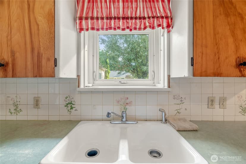 Property photo for 1211 N 173rd Street, Shoreline photo 9