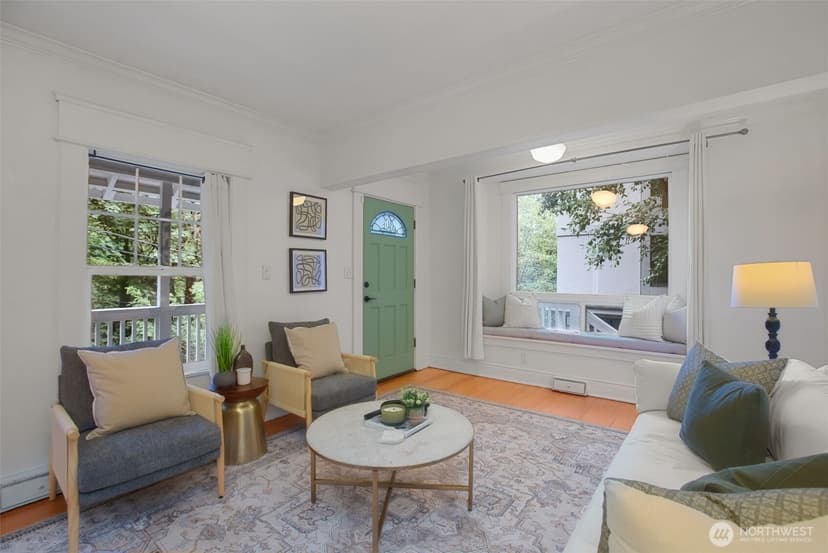 Property photo for 2106 Fairmount Avenue SW, Seattle photo 4