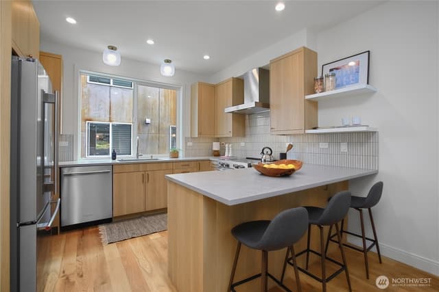 Property photo for 721 N 45th Street, Seattle photo 5