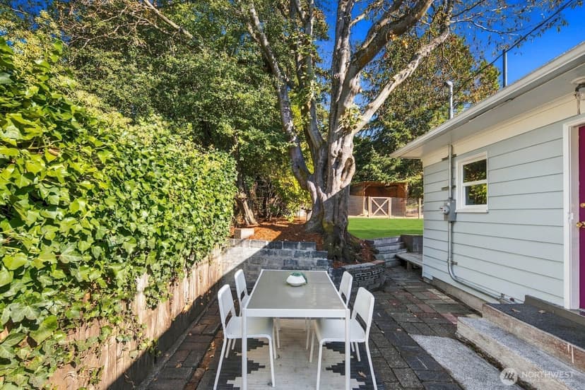 Property photo for 10032 11th Avenue SW, Seattle photo 25