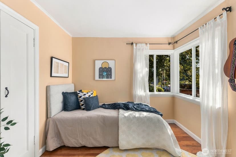 Property photo for 10032 11th Avenue SW, Seattle photo 16